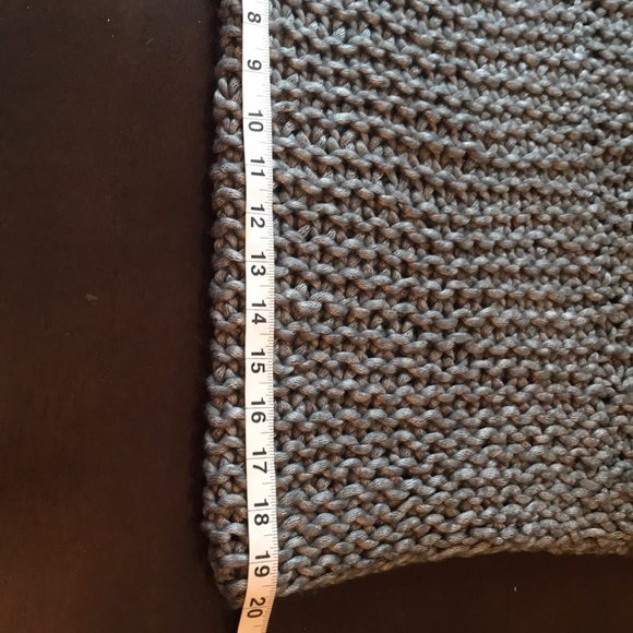 The Limited infinity scarf - Picture 4 of 6